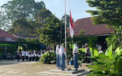 Disiplin Pagi, Selamat di Jalan: Upacara Senin MAN 1 Lampung Barat Hadirkan Edukasi Lalu Lintas yang Menginspirasi